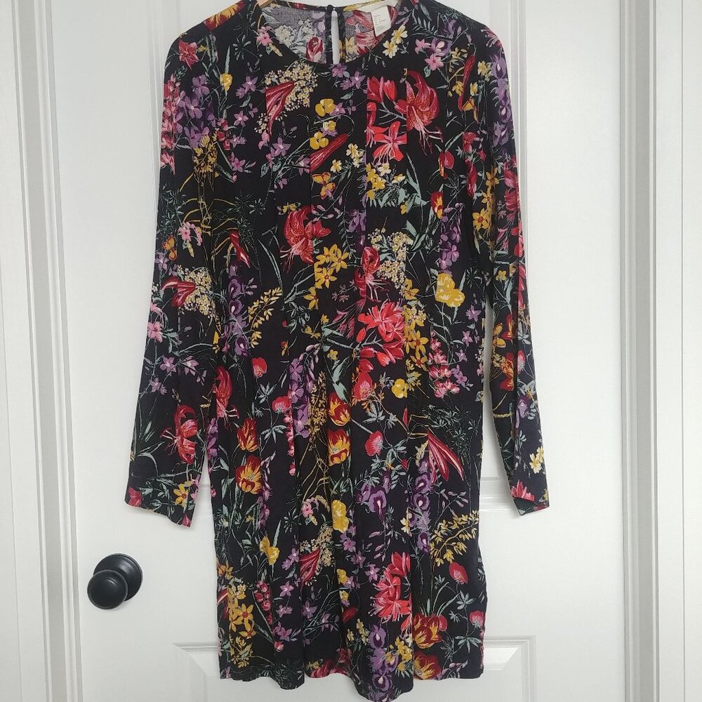 Relaxed fit soft lightweight viscose dress black with bright floral size 4